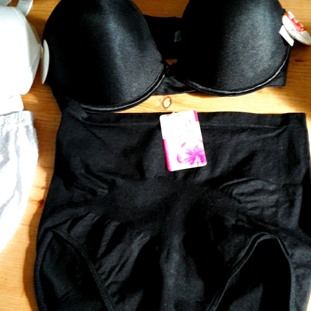 2 Bras 36 f(ddd)  and 2 panties